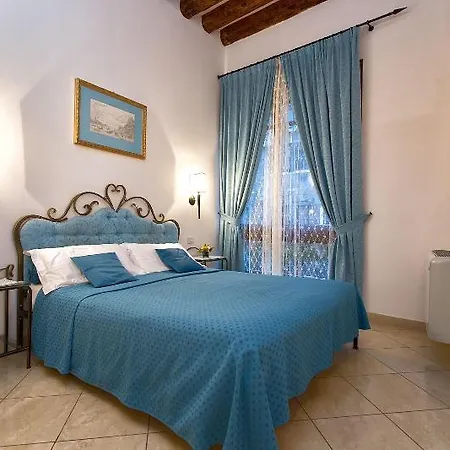Alla Vite Dorata 3* البندقية
