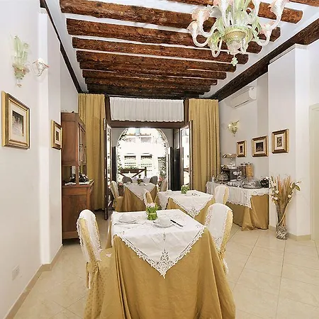 فندق مبيت وإفطار Alla Vite Dorata 3*