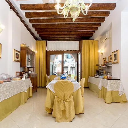 Alla Vite Dorata 3* البندقية